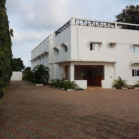 Prestige Holiday Resort Малинди Екстериор снимка