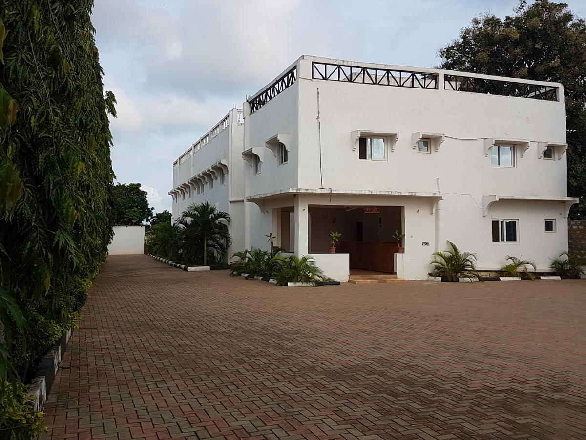 Prestige Holiday Resort Малинди Екстериор снимка