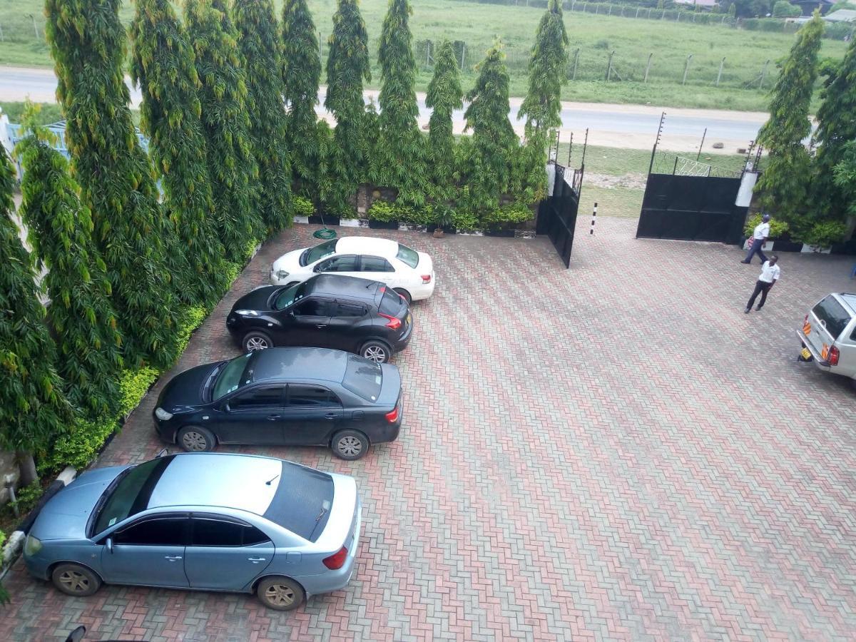 Prestige Holiday Resort Малинди Екстериор снимка
